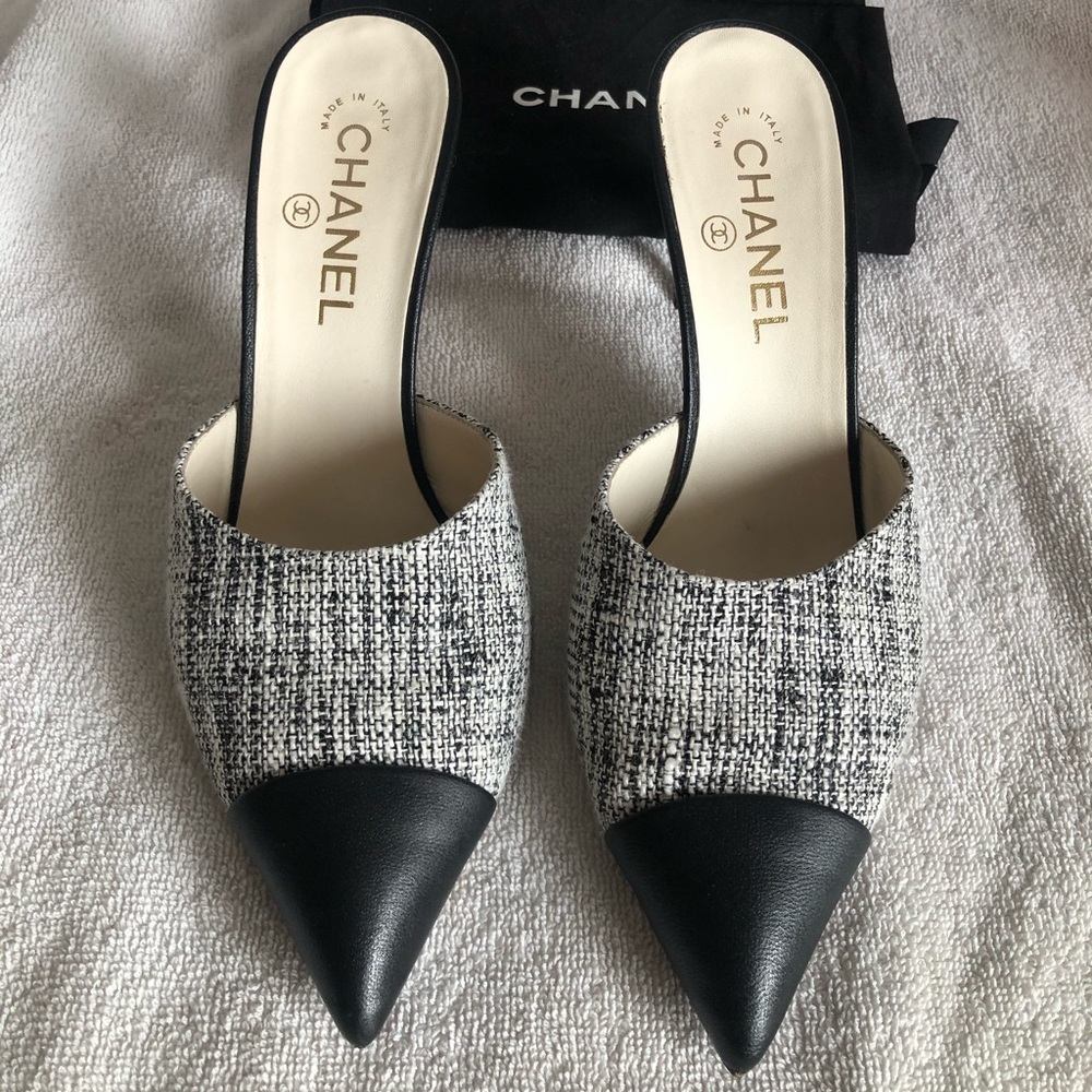 Chanel mules tweed black and white size 38.5